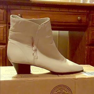 Jennifer Moore boots